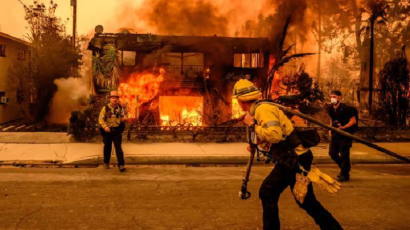 Los Angeles’taki yangınların ABD tarihinin en maliyetli yangınlarından olabileceği belirtiliyor